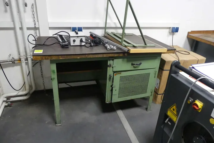 Werkbank Maße in cm ca 150 x 70 x 85